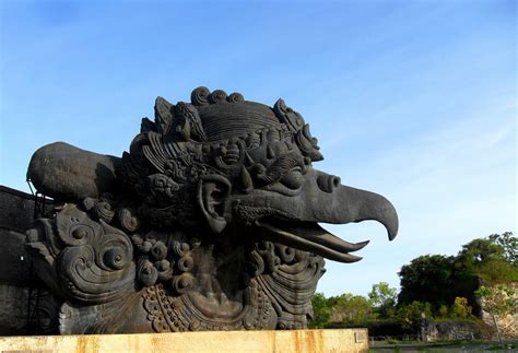 The Garuda at the Gate! Exploring Symbolism and Religious Significance through Exquisite Detailing