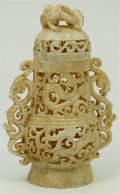  The Ageless Dance:  Intricate Patterns and Mythical Creatures Carved into Jade