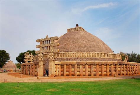  The Great Stupa at Sanchi: Monumental Majesty Embracing Spiritual Serenity!